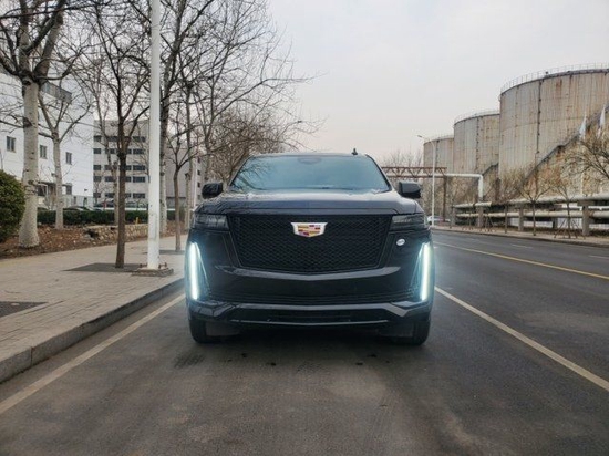 2023款凯迪拉克凯雷德黑棕现车最新报价