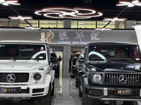 22款宾利添越4.0T展厅实拍紫银现车出售