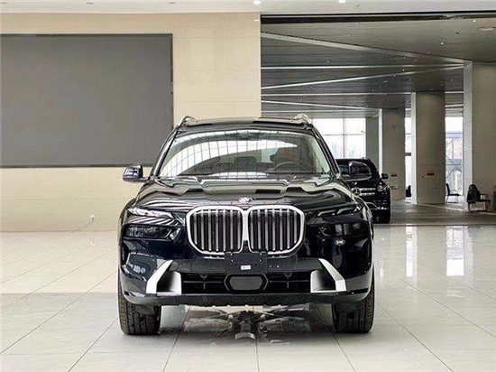 23款宝马X7美规版现车天津港5月促销中