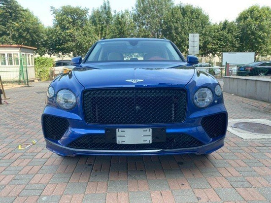 23款宾利添越4.0T现车 五一节优惠20万