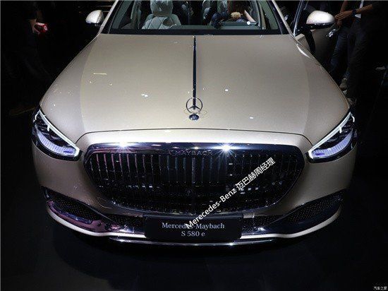 新款迈巴赫S580e镀铬装饰展现豪华氛围