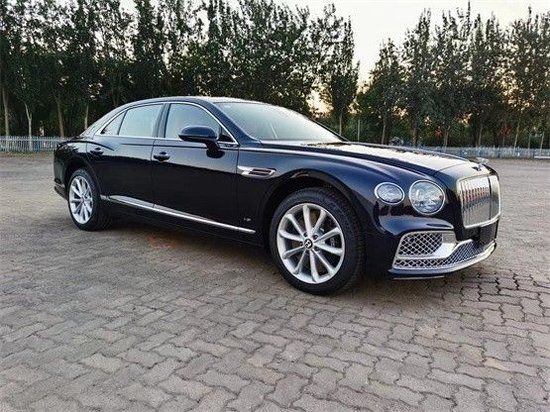 23款欧规宾利飞驰V8港口最新价格与配置