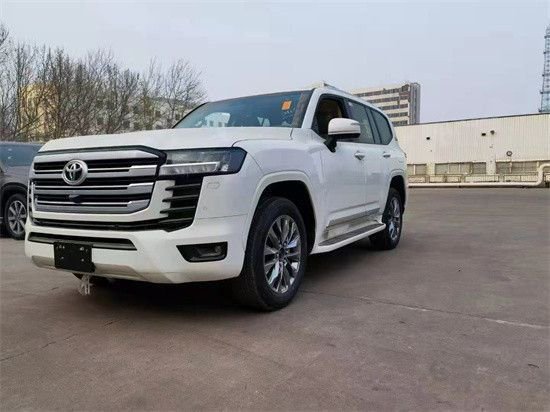 2023款丰田酷路泽LC300即将现车可分期