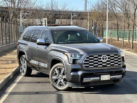 丰田红杉23款现车 最新报价及配置图片