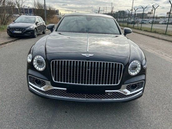 2023款宾利飞驰报价 现车优惠享好礼