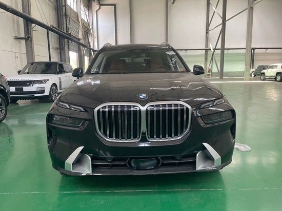 23款宝马X7现车 优惠26万配置全颜色齐