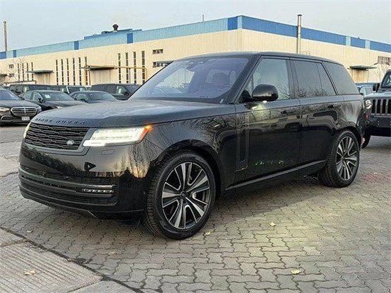 2023款路虎揽胜行政标轴3.0T优惠促销中