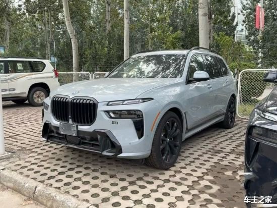 宝马X7新款车型天津港报价90万起售