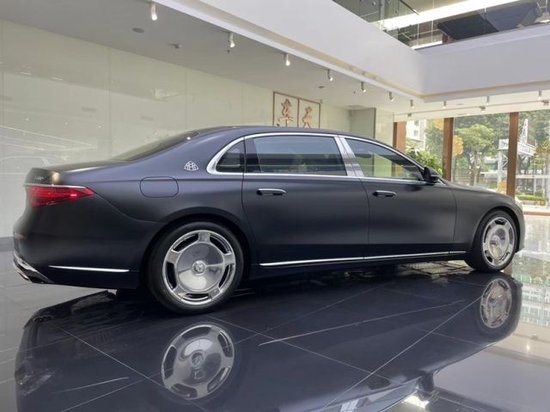 2023款迈巴赫S580磨砂灰热售首付80万起