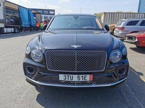 23款宾利添越3.0T插电混动 直降20万元