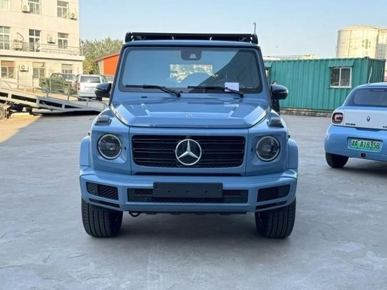 23款欧规柴油奔驰G400d 颜色:瓷器蓝/棕