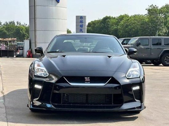 平行进口2023款日产GTR天津港多台跑车