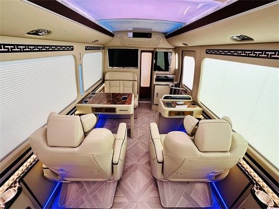 丰田考斯特12座配置进口座椅豪华内饰