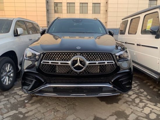24款加版奔驰GLE450港口现车价格85万起