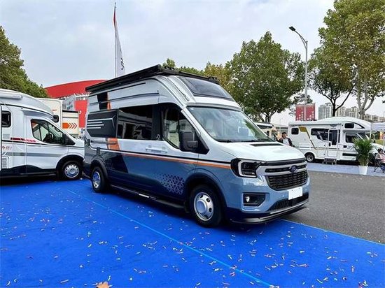 瑞弗启届R900运动型房车 内部设施完美