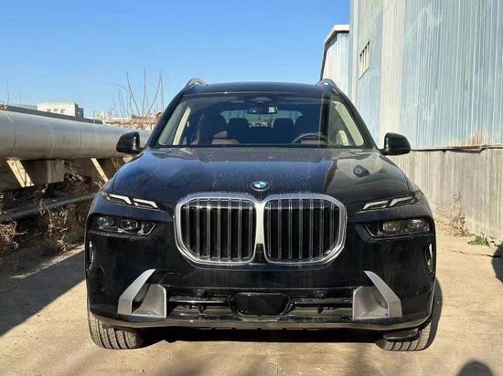23款宝马X7售价80多万起 家族旗舰级SUV