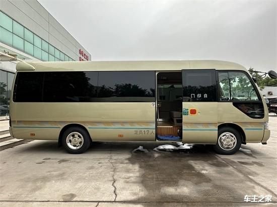 新款丰田考斯特17座价格 现车配置丰富