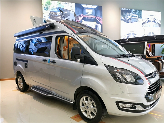 瑞弗启界R500多功能商务旅居车