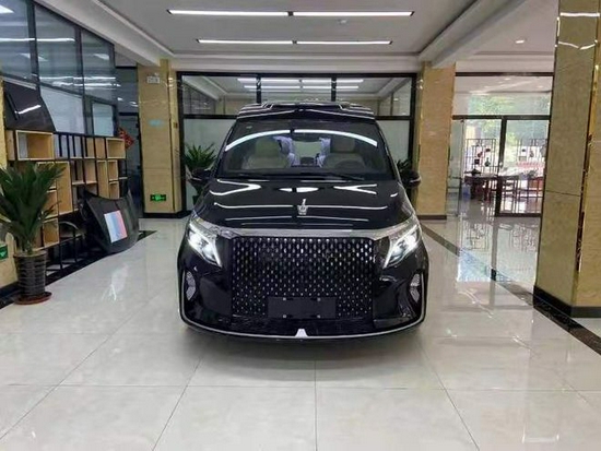 2021款奔驰V260圣母峰办齐多少钱