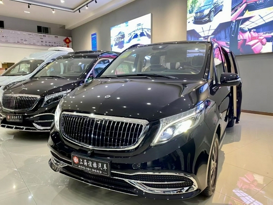 奔驰威霆全新升级高端时尚