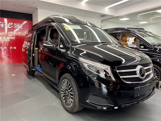 奔驰V260L豪华商务车现车优惠外观低调