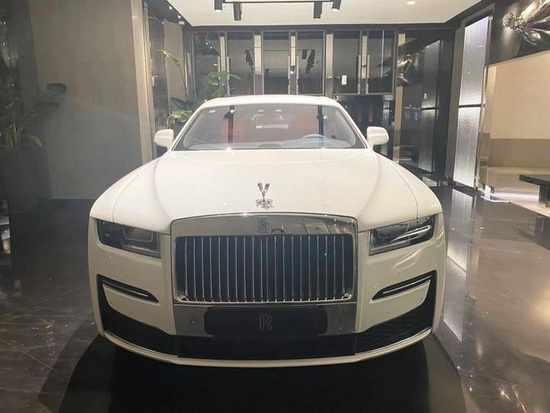 2021款劳斯莱斯古斯特加长版大佬级座驾