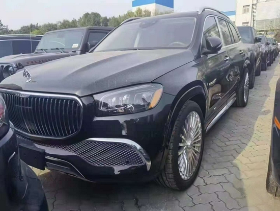 21款加版奔驰GLS600顶配版黑/红米双拼