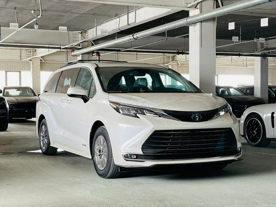 22款丰田塞纳2.5L国六内部价跌破40万元