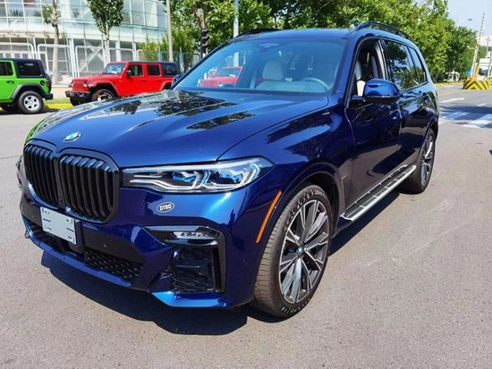 21款平行进口宝马X7展位现车90万裸车