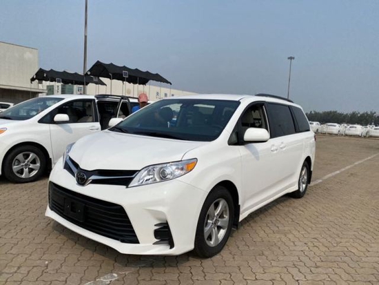 20款加版丰田塞纳3.5L清仓四驱商务报价