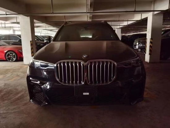 2021款宝马X7现车颜色丰富价格优惠15万