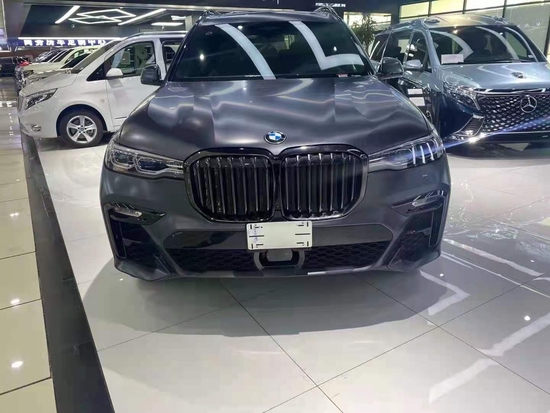 2021款全新宝马x7售价不足90万随时提车