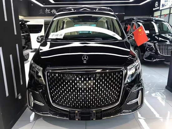 豪客V600四座商务车高顶隔断隐藏六座