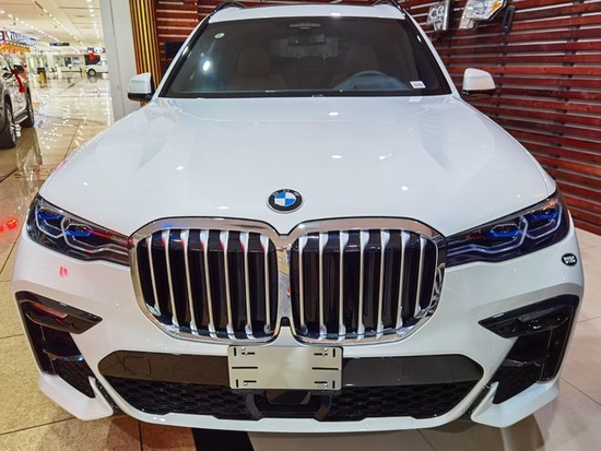 2021款宝马X7豪华升级现车多少钱一辆