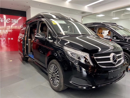 新款奔驰V260顶级商务改装7座无隔断版