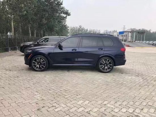 2022款宝马X7国六全新现车90余万起出售