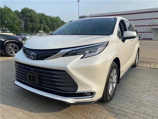 实车感受22款丰田塞纳港口最新报价40万