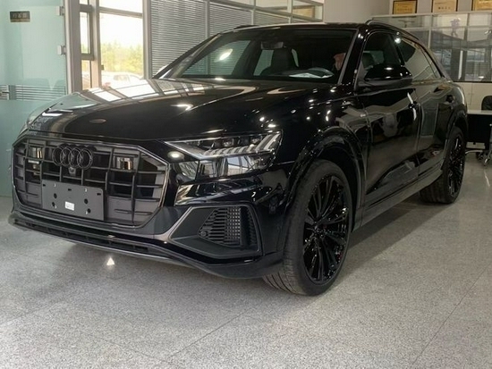 2022款奥迪Q8现车报价 展位实拍店内钜惠
