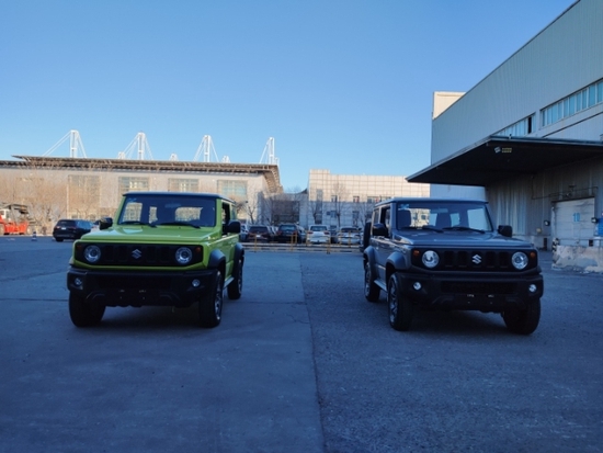 2022款铃木吉姆尼1.5自动颜色全30多万