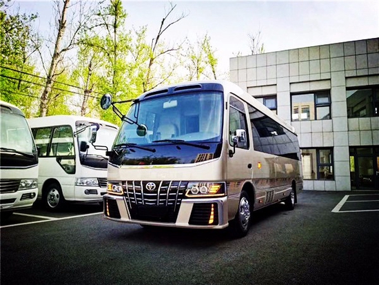 丰田考斯特10座中巴车价格