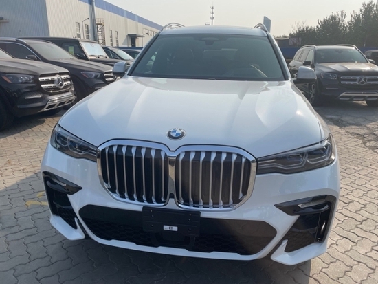 2022款宝马X7店内大量现车五一降价优惠