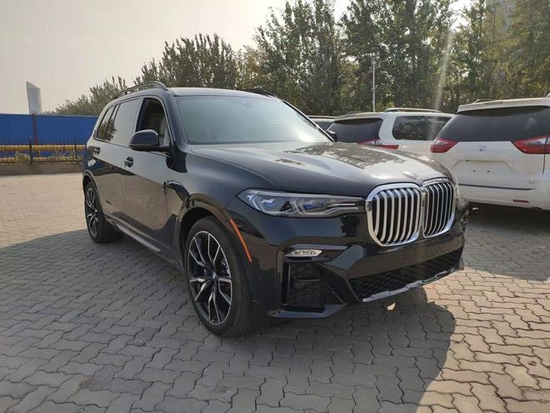2022款宝马X7进口现车最低90万起可分期