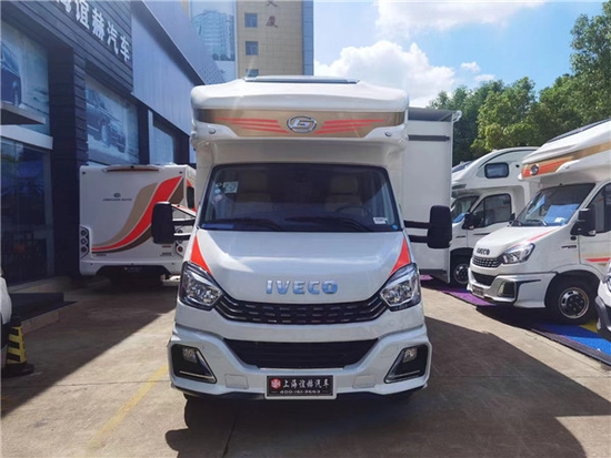 金冠宾歌CD520房车完美解决六人睡觉