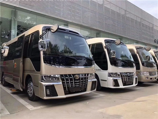 丰田柯斯达改装12座实拍图 最新报价