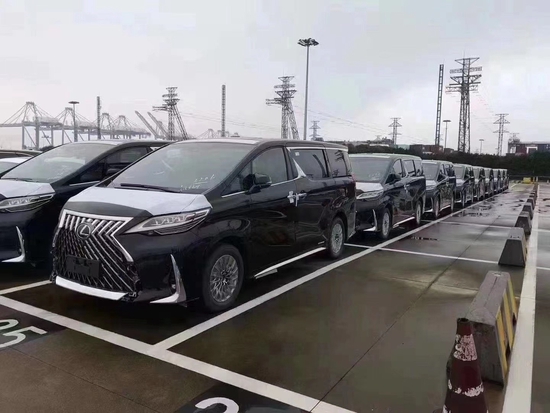2022款雷克萨斯LM300现车港口报价150万