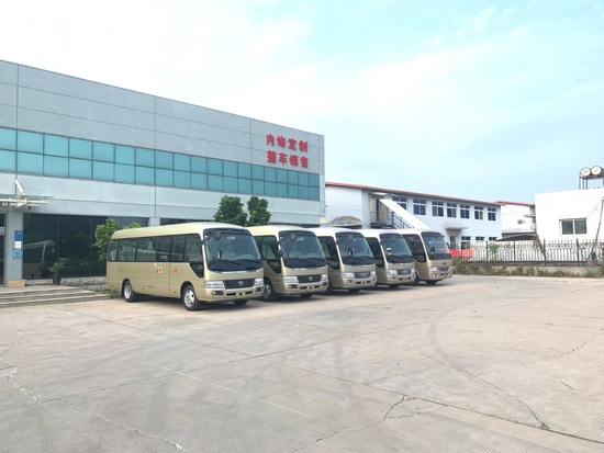 丰田考斯特15座价格配置及内饰图片