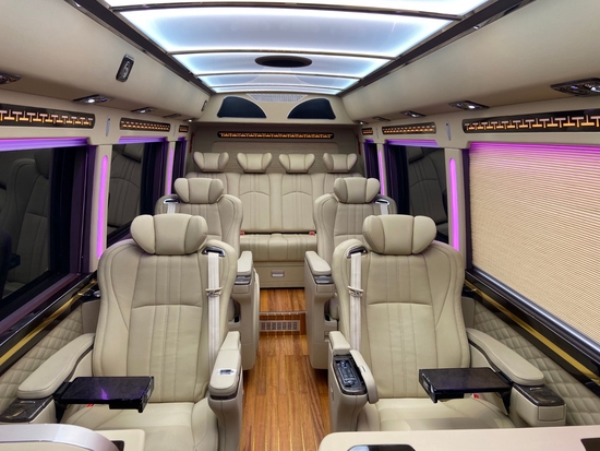 2022款丰田考斯特12座报价配置有隔断