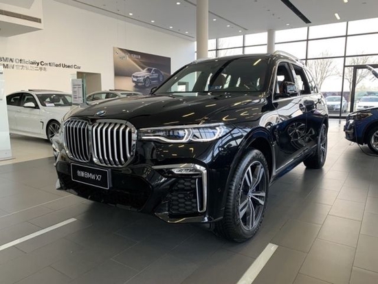 2022款宝马X7进口对比中规优惠20万以上