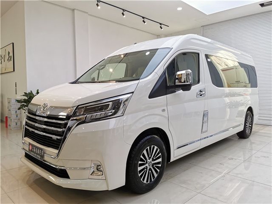 丰田海狮9座5.9m的豪华商务大行宫