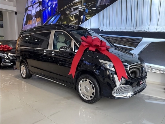 奔驰V260L改装高顶全隔断4座顶尖座驾